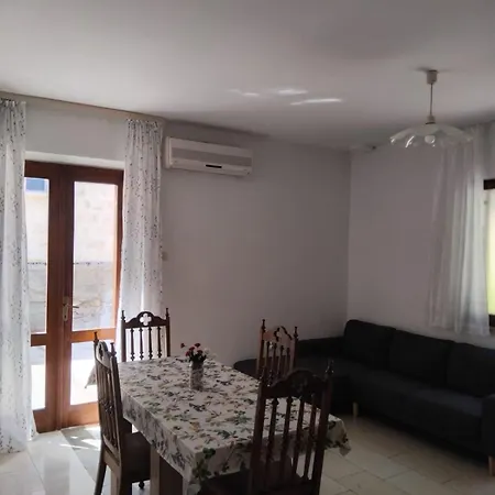 Miki Apartment *