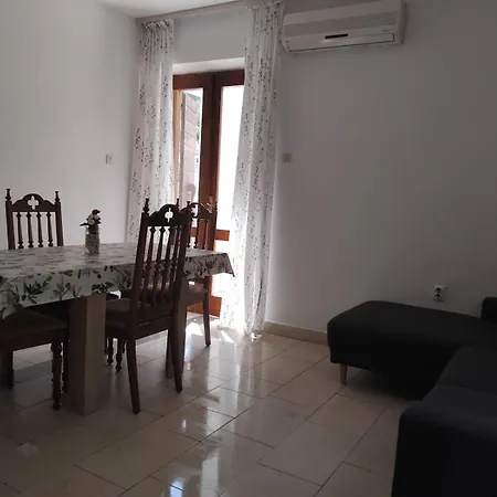 Apartment Miki Pucisca